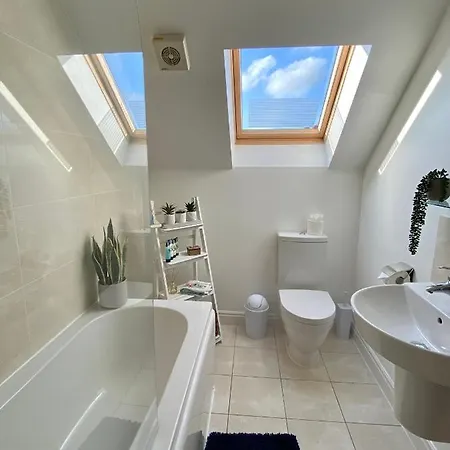 Swanage Holiday Penthouse Apartment, Moments From Beach And Town, On Site Parking, Fast Wifi, Sleeps Up To 6, Rated Exceptional Exterior photo