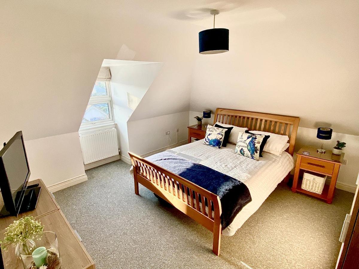 Penthouse Apartment, Moments From And Town, On Site Parking, Fast Wifi, Sleeps Up To 6, Rated Exceptional * Swanage